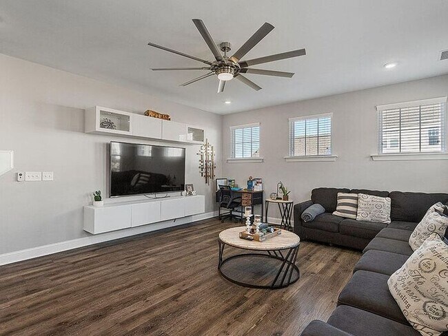 Building Photo - Build Equity While Leasing - Lease and Own...
