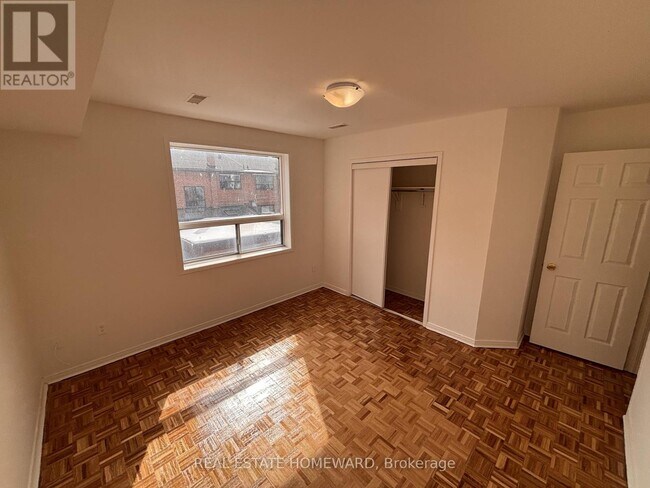 Photo du bâtiment - 879A Wilson Ave