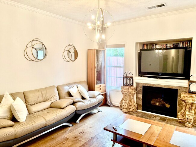 Foto del edificio - 138 Creekwood Dr