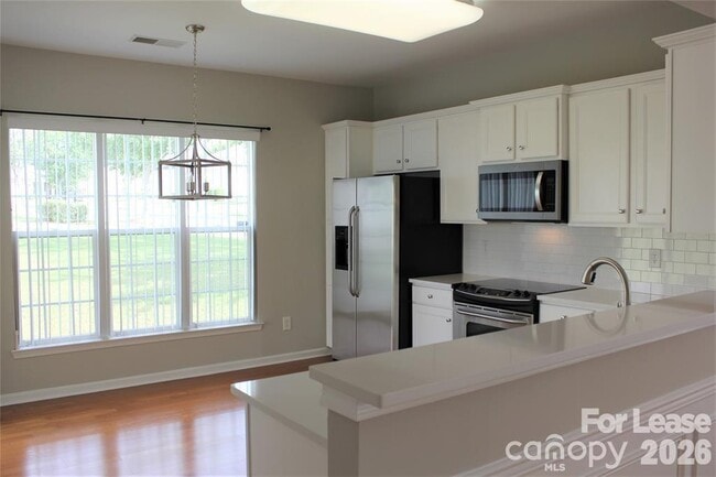 Foto del edificio - 17534 Hawks View Dr