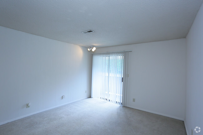 1 bed Efficiency Living room - Briargreen Apartments