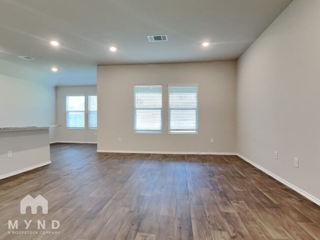 Foto del edificio - 15117 Siberian Elm Ln