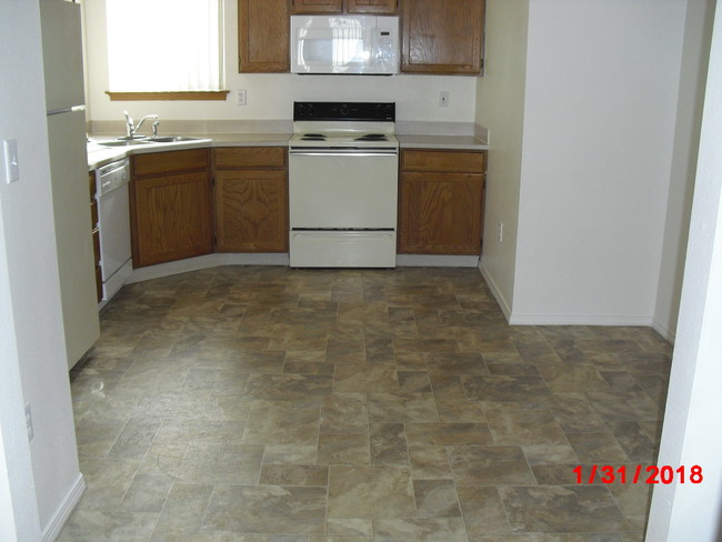 Kitchen - 5315 Diamond Cir