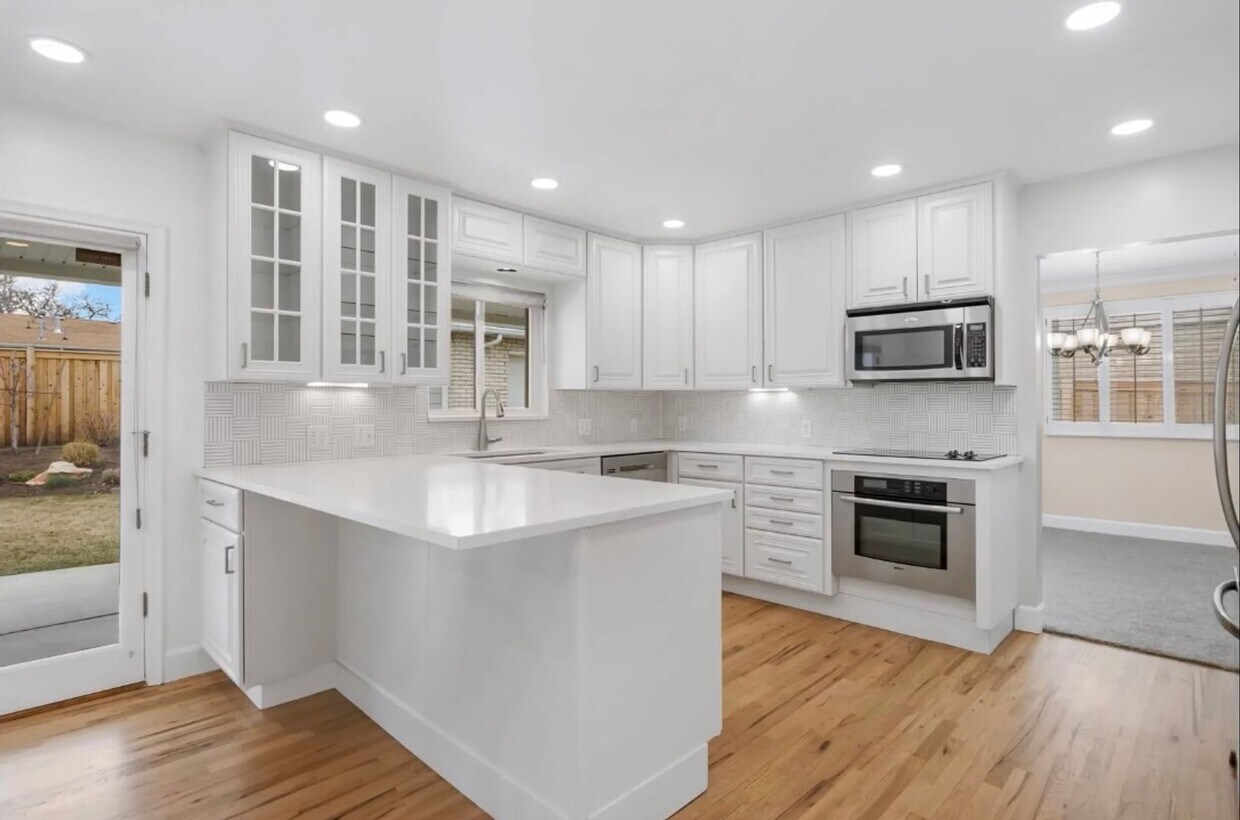 Spacious home for rent - 2.2 miles from t... - Spacious home for rent -  2.2 miles from t...