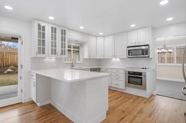 Spacious home for rent - 2.2 miles from t... - Spacious home for rent -  2.2 miles from t...