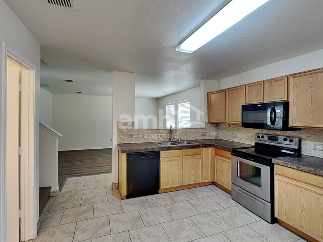 Foto del edificio - 4916 Water Ridge Ln