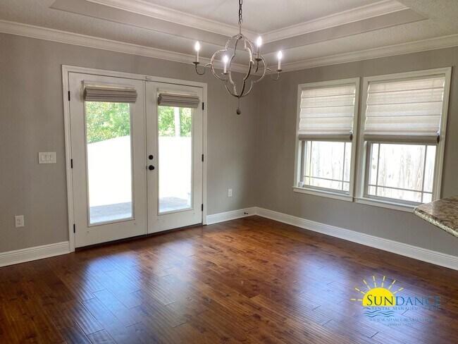 Building Photo - Beautiful 3 bedroom home in Navarre on lar...