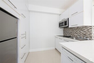 Building Photo - 207 SE 10th Ter