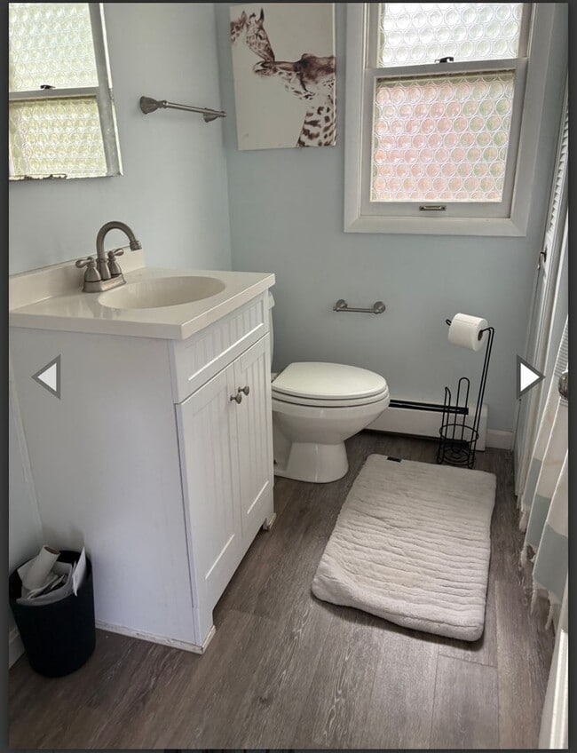 Building Photo - Room Rent