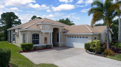Building Photo - 665 SW Lake Charles Cir