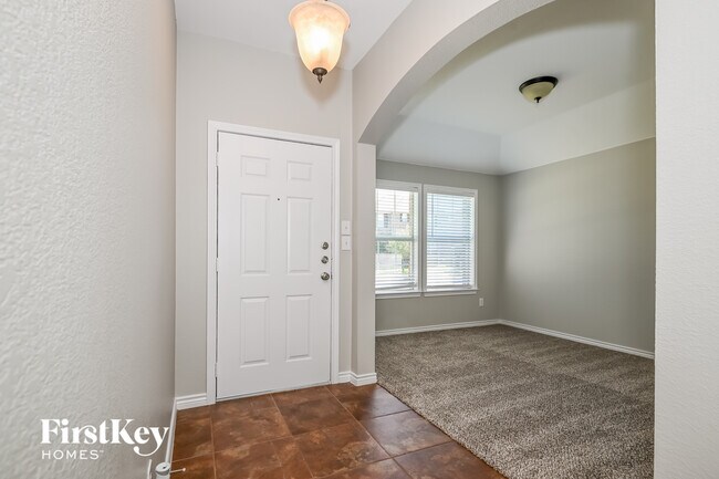 Foto del edificio - 1309 Honeywood Ln