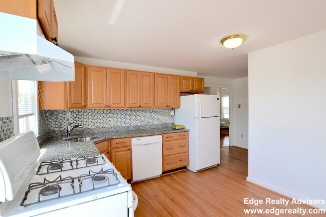 Building Photo - 803 Boylston St