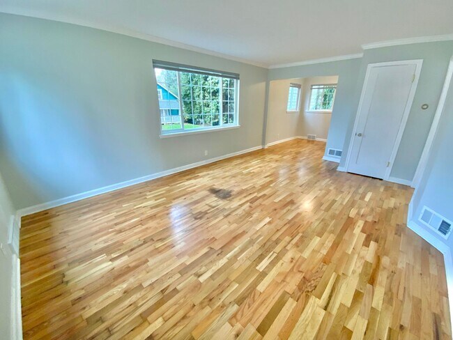 Photo - Beautiful Townhouse with Fenced Yard, Garage, and AC