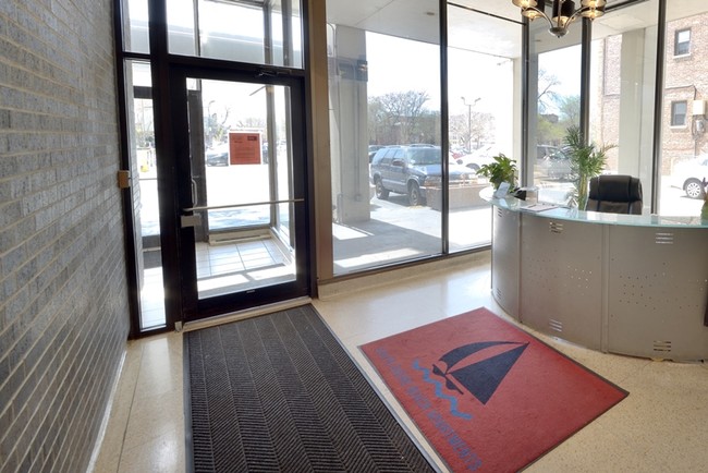 South S Beach Apartments Chicago Il Lobby Service Desk South S Beach Apartments