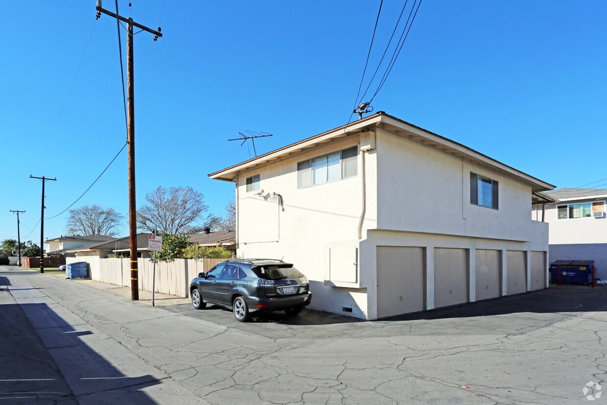 Building Photo - 13302 Verde St