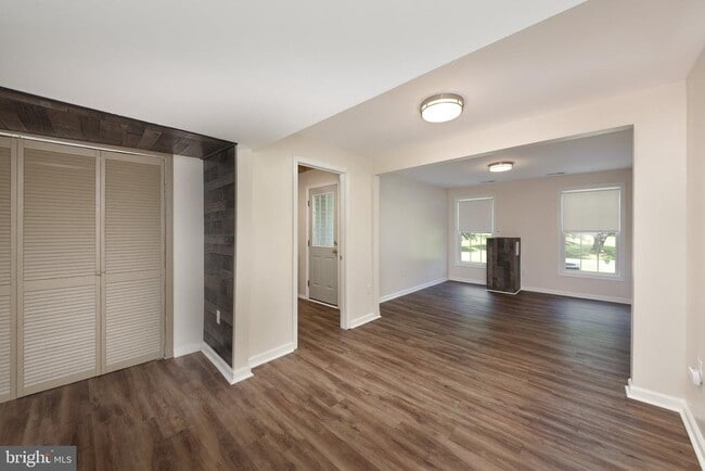 Building Photo - 401 Jene Ct