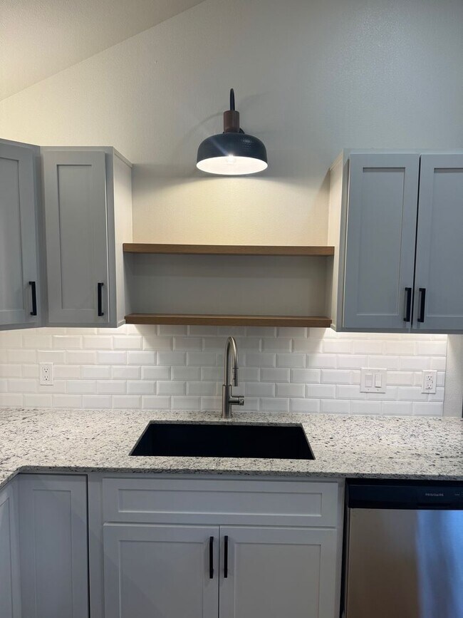 Building Photo - STUNNER within walking distance of Downtown Siloam Springs