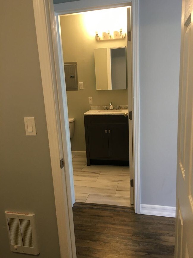 Foto del edificio - 717-719 Linden Ave
