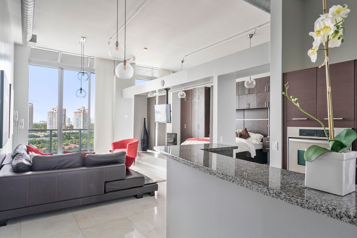 Foto principal - 3029 NE 188th St