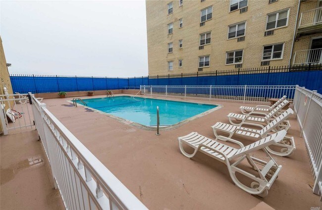 Foto del edificio - 650 Shore Rd