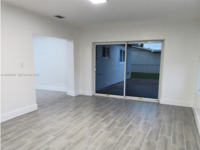 Foto del edificio - 1030 SW 96th Ave