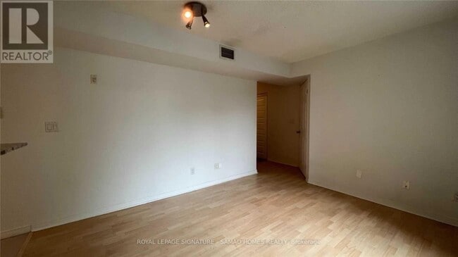 Building Photo - 109 Front St E