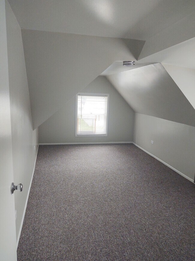 Building Photo - 2114 Enoch Ave