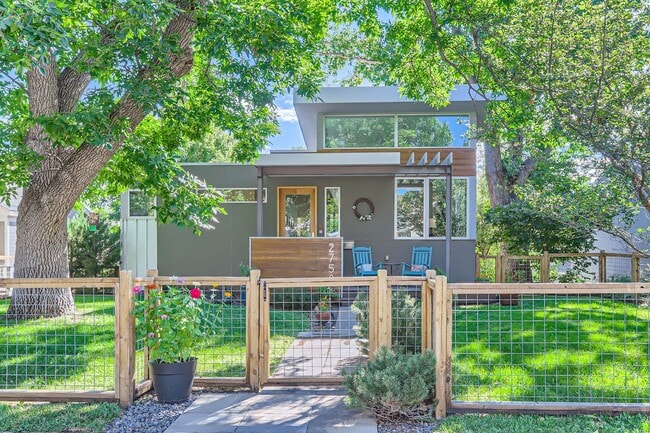 Building Photo - Modern 3 BDR Newlands Home