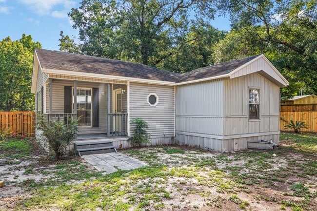 Building Photo - 698 Persimmon St