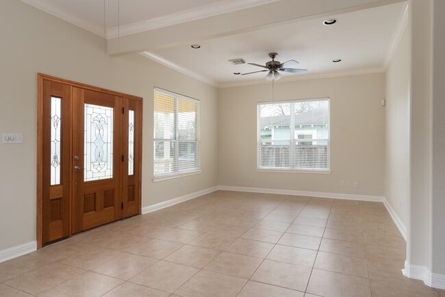 Foto del edificio - 1026 E 26th St