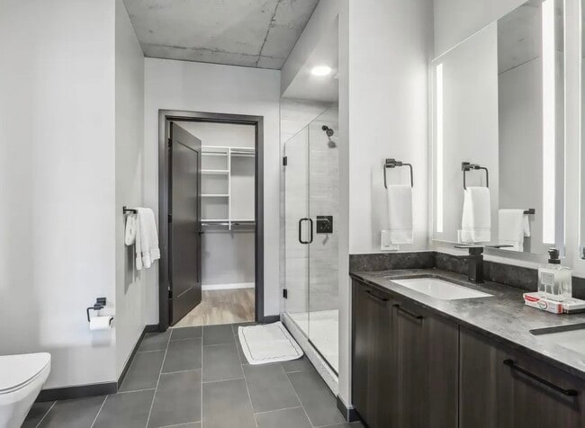 Photo - 900 W Washington Blvd Apartment