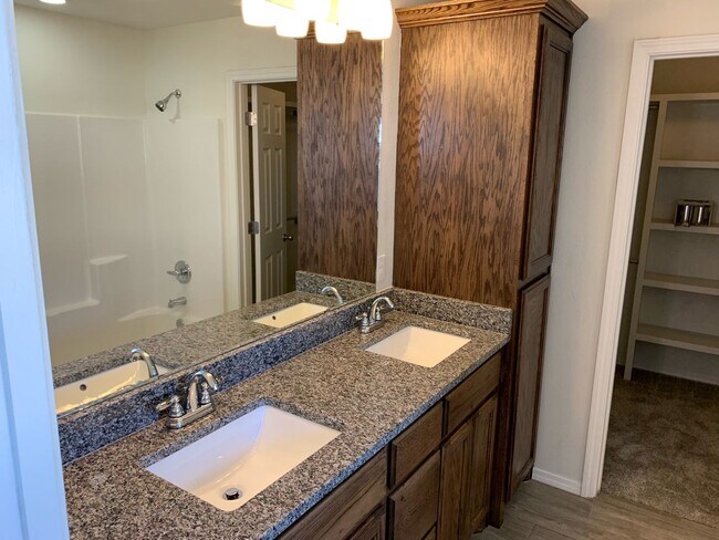 Building Photo - NICE HOME!