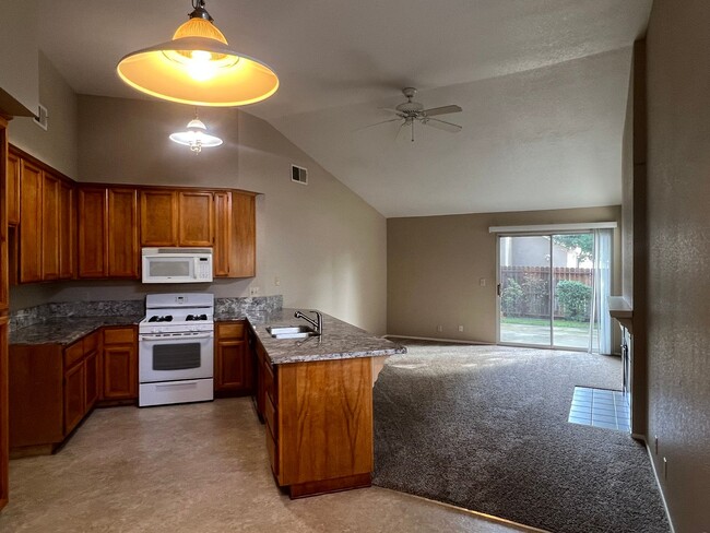 Building Photo - BEAUTIFUL 3 BEDROOM HOME IN CITRUS HEIGHTS!