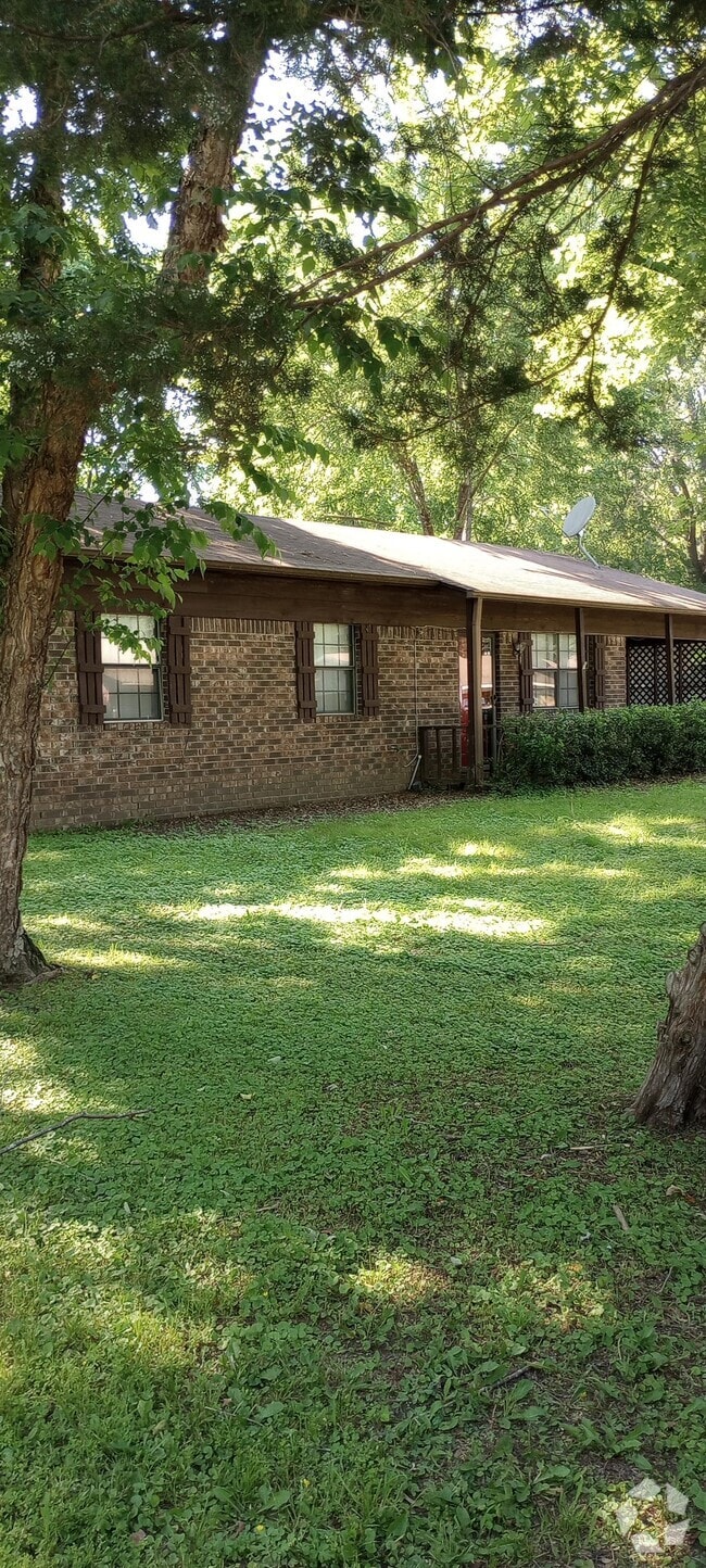 Building Photo - 7 MacArthur Dr