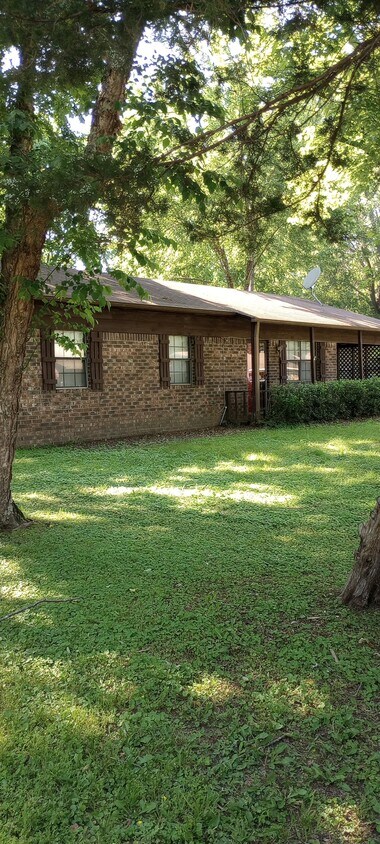 Foto principal - 7 MacArthur Dr