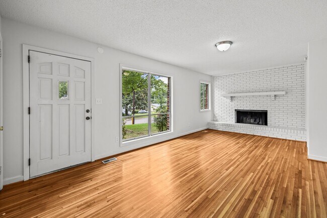 Foto del edificio - Beautiful Center Point Home