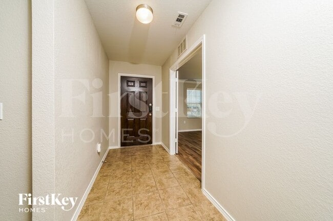 Building Photo - 1505 Vernon Dr