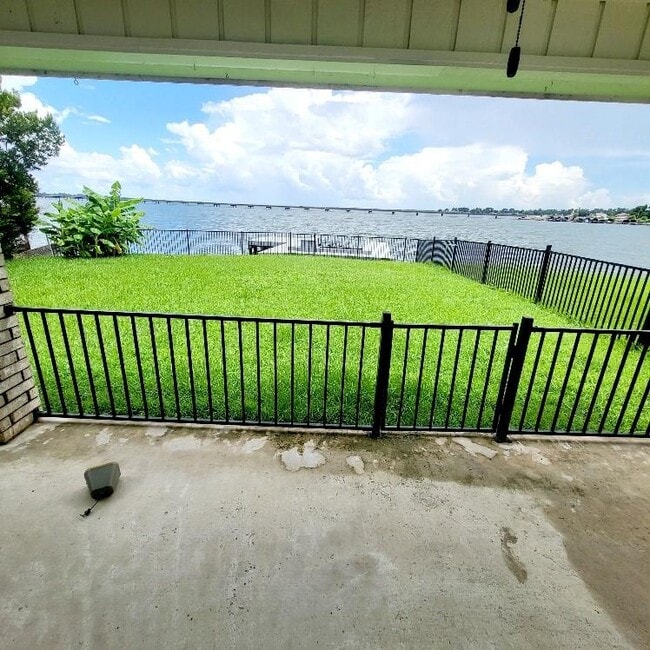 Building Photo - 16430 Clearwater Cir