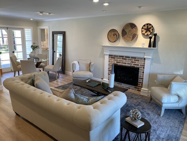 Building Photo - Lovely 3 Bedroom, 1 Bath Home