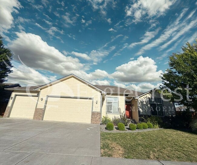 Foto del edificio - Three Bedroom, Two Bathroom House in Chapelwood Neighborhood