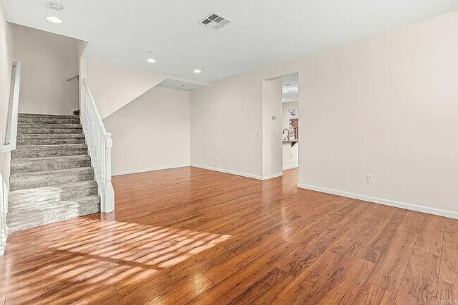 Foto del edificio - 27580 Darrington Ave