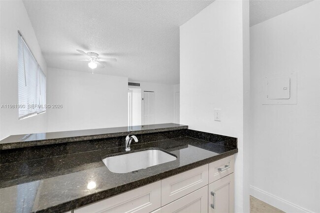 Foto del edificio - 12101 NE 6th Ave