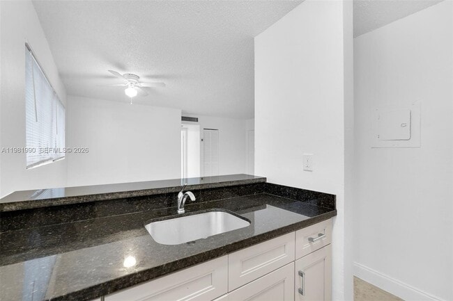 Building Photo - 12101 NE 6th Ave