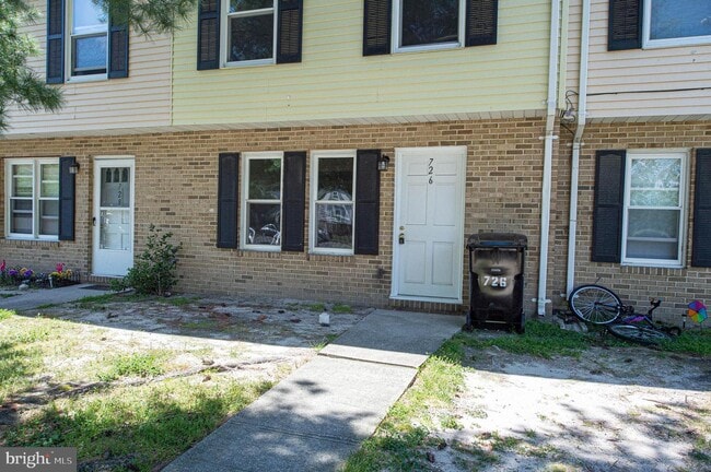 Building Photo - 726 Hemlock St