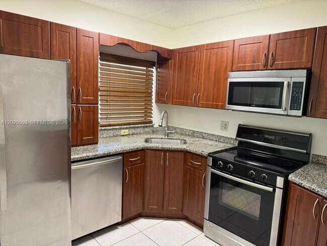 Foto del edificio - 4484 Carambola Cir S