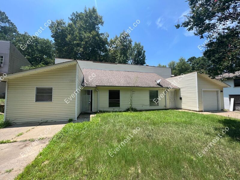Primary Photo - 12806 Quail Creek Rd