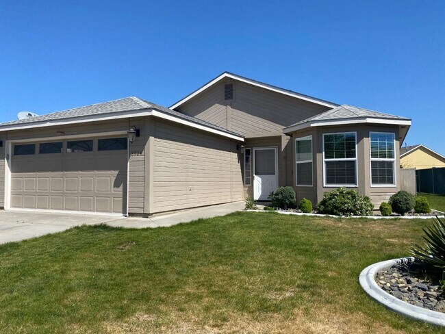 Foto del edificio - Hassle Free Yard Care! 3-Bed 2 Bath with O...