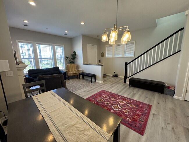 Foto del edificio - 8056 Central Park Way