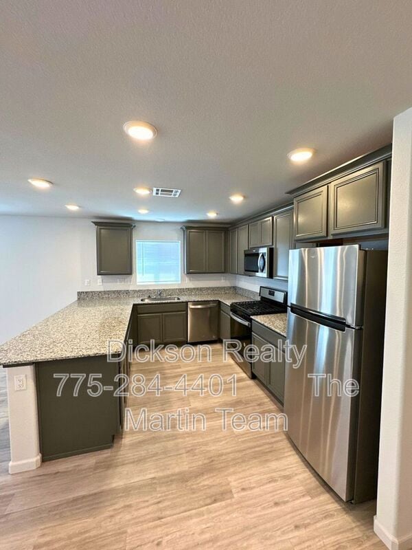 Building Photo - 501 Paradise Vly Rd