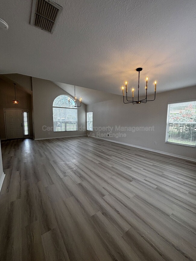 Building Photo - 2228 Albion Ave